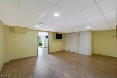 370 Summerhill Dr, Parsippany, NJ 07950 - Photo 21