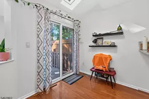 29 Olive Ct, Raritan Township, NJ 08822 - Photo 9
