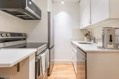 245 Anderson St #1A, Hackensack, NJ 07601 - Photo 7