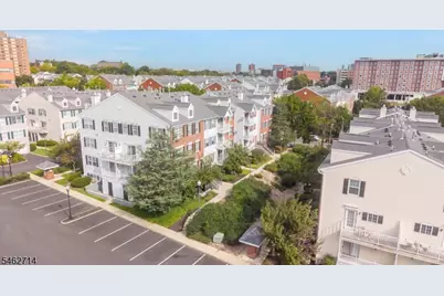 37 Vaughan Dr, Newark, NJ 07103 - Photo 9