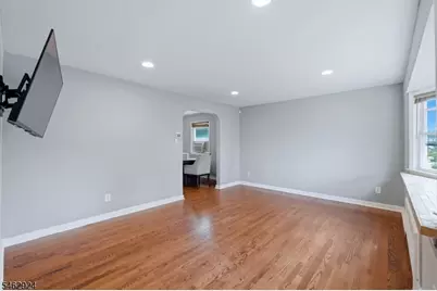 635 Robinson Ter, Union Township, NJ 07083 - Photo 3