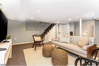 9 Garthwaite Ter, Maplewood, NJ 07040 - Photo 35