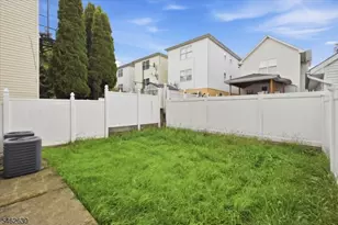 28 Davis St, Harrison, NJ 07029 - Photo 33