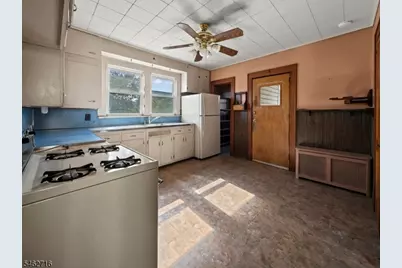411 Hazel St, Clifton, NJ 07011 - Photo 9