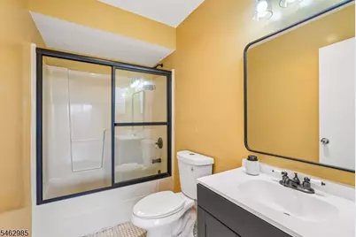 33 Aycrigg Ave, Passaic, NJ 07055 - Photo 17