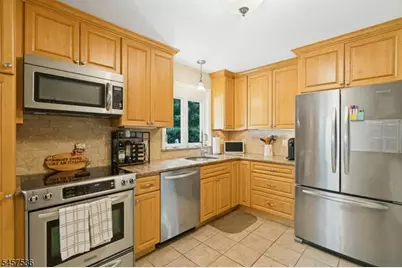 33 Douglas Dr, Montville Township, NJ 07082 - Photo 9