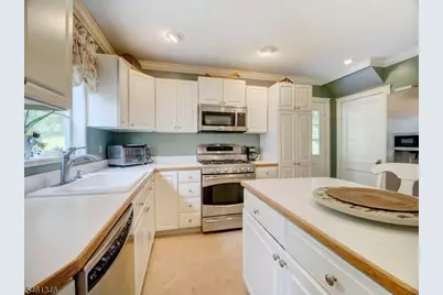 18 Mountain Rd, Roxbury Township, NJ 07852 - Photo 9