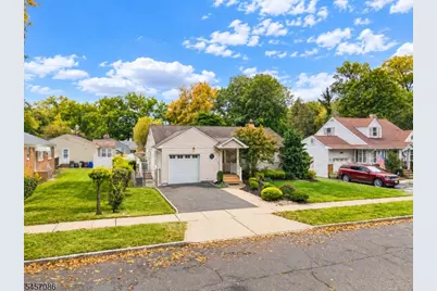 1090 Milton Blvd, Rahway, NJ 07065 - Photo 3