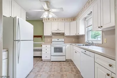 1090 Milton Blvd, Rahway, NJ 07065 - Photo 5
