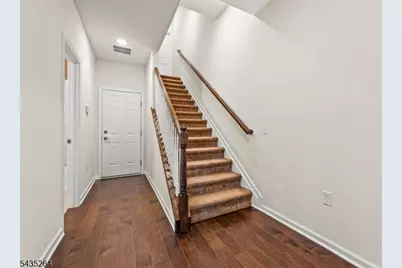 18 Cortland Ct, Livingston, NJ 07039 - Photo 5
