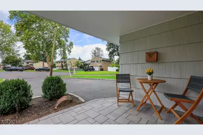 2292 Sunrise Ct, Scotch Plains Township, NJ 07076 - Photo 5
