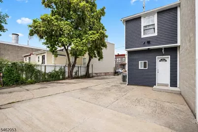 37 Emmet St, Newark, NJ 07114 - Photo 23