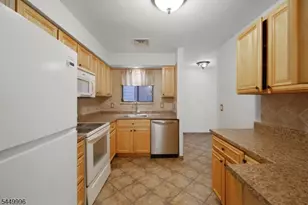 93 Overlook Dr, Union Township, NJ 08809 - Photo 13
