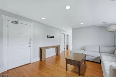 16 Munn St #3, Montclair, NJ 07042 - Photo 3
