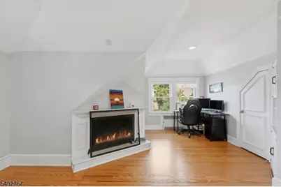 16 Munn St #3, Montclair, NJ 07042 - Photo 5