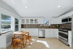 16 Munn St, Montclair, NJ 07042 - Photo 9