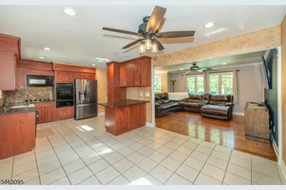 33 Lakeside Ave, Bloomingdale, NJ 07403 - Photo 9