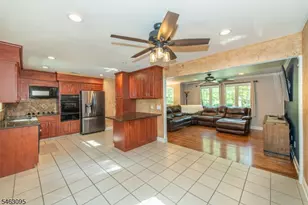 33 Lakeside Ave, Bloomingdale, NJ 07403 - Photo 9
