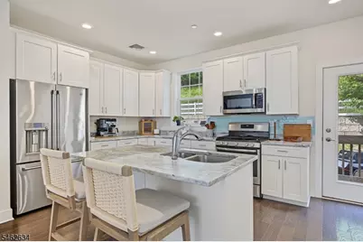 908 Parkview Ln, Rockaway Township, NJ 07866 - Photo 11