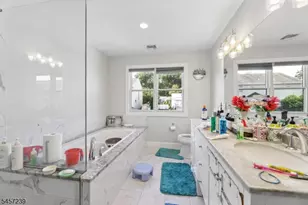16 Stuyvesant Ct, Clifton, NJ 07013 - Photo 27