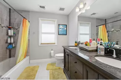 16 Stuyvesant Ct, Clifton, NJ 07013 - Photo 23