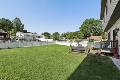 16 Stuyvesant Ct, Clifton, NJ 07013 - Photo 3