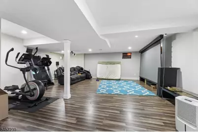 16 Stuyvesant Ct, Clifton, NJ 07013 - Photo 17