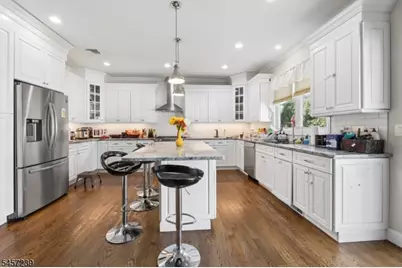 16 Stuyvesant Ct, Clifton, NJ 07013 - Photo 7
