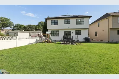 16 Stuyvesant Ct, Clifton, NJ 07013 - Photo 5