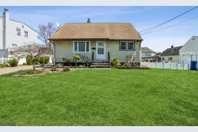 33 Adams St, Woodbridge Township, NJ 08830 - Photo 3