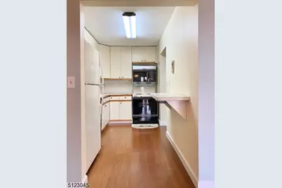 10 N Wood Ave Unit #702, Linden, NJ 07036 - Photo 5