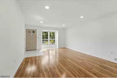 543 Manchester Ct, Piscataway Township, NJ 08854 - Photo 5