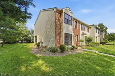 543 Manchester Ct, Piscataway Township, NJ 08854 - Photo 3
