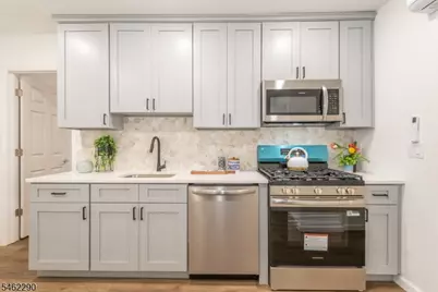 94 Washington Ave, Irvington, NJ 07111 - Photo 9