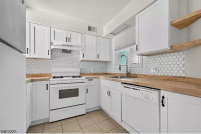 233 Spruce Ct, Raritan Township, NJ 08822 - Photo 9