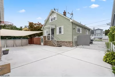 18 W Grochowiak St, South River, NJ 08882 - Photo 31