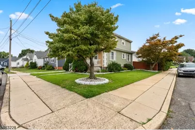 18 W Grochowiak St, South River, NJ 08882 - Photo 5