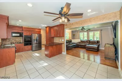33 Lakeside Ave, Bloomingdale, NJ 07403 - Photo 9