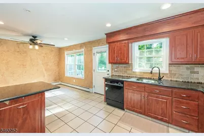 33 Lakeside Ave, Bloomingdale, NJ 07403 - Photo 13
