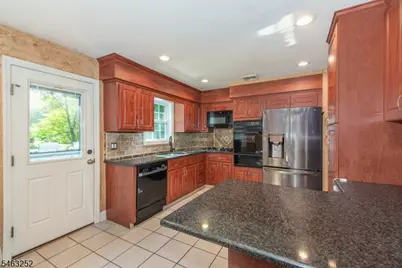 33 Lakeside Ave, Bloomingdale, NJ 07403 - Photo 11