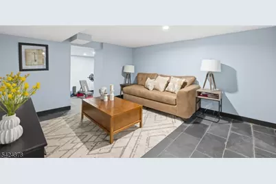 301 Roosevelt Ave, Hasbrouck Heights, NJ 07604 - Photo 23