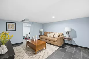 301 Roosevelt Ave, Hasbrouck Heights, NJ 07604 - Photo 23