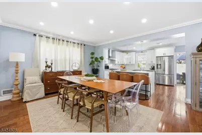 301 Roosevelt Ave, Hasbrouck Heights, NJ 07604 - Photo 7