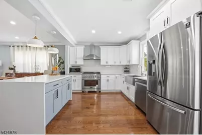 301 Roosevelt Ave, Hasbrouck Heights, NJ 07604 - Photo 27