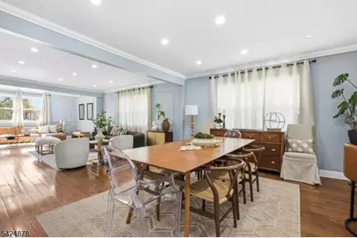 301 Roosevelt Ave, Hasbrouck Heights, NJ 07604 - Photo 5