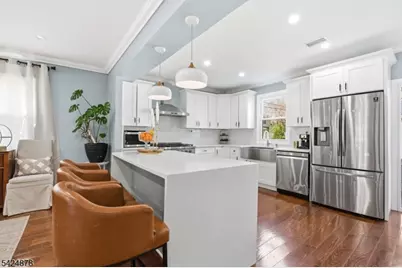 301 Roosevelt Ave, Hasbrouck Heights, NJ 07604 - Photo 17