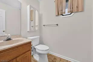 10 Hemlock Ct, Raritan Township, NJ 08822 - Photo 3