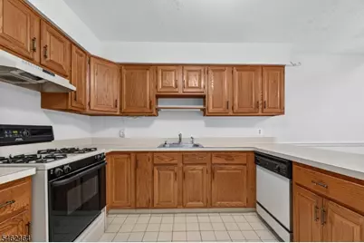 10 Hemlock Ct, Raritan Township, NJ 08822 - Photo 9