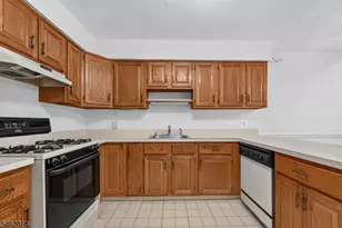 10 Hemlock Ct, Raritan Township, NJ 08822 - Photo 9