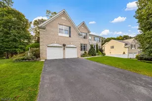 9 Red Maple Ln, Mount Olive, NJ 07836 - Photo 5